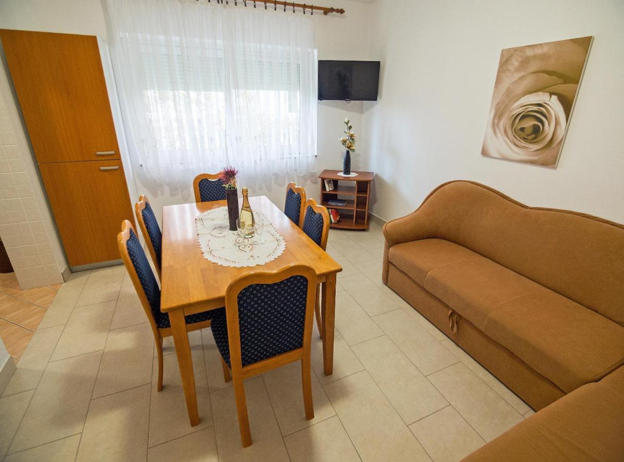 Apartments Bene Banjol Exterior foto