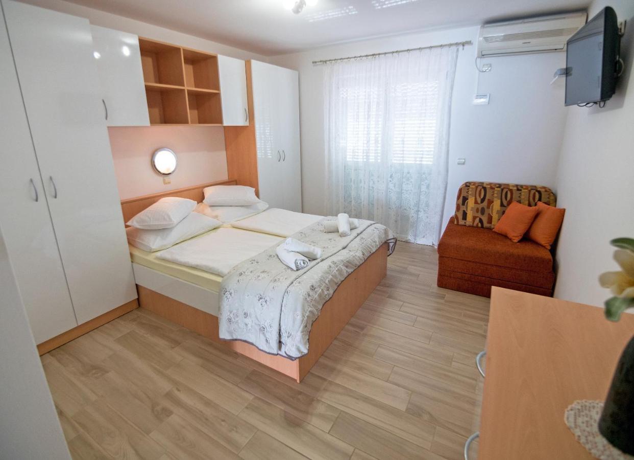 Apartments Bene Banjol Exterior foto