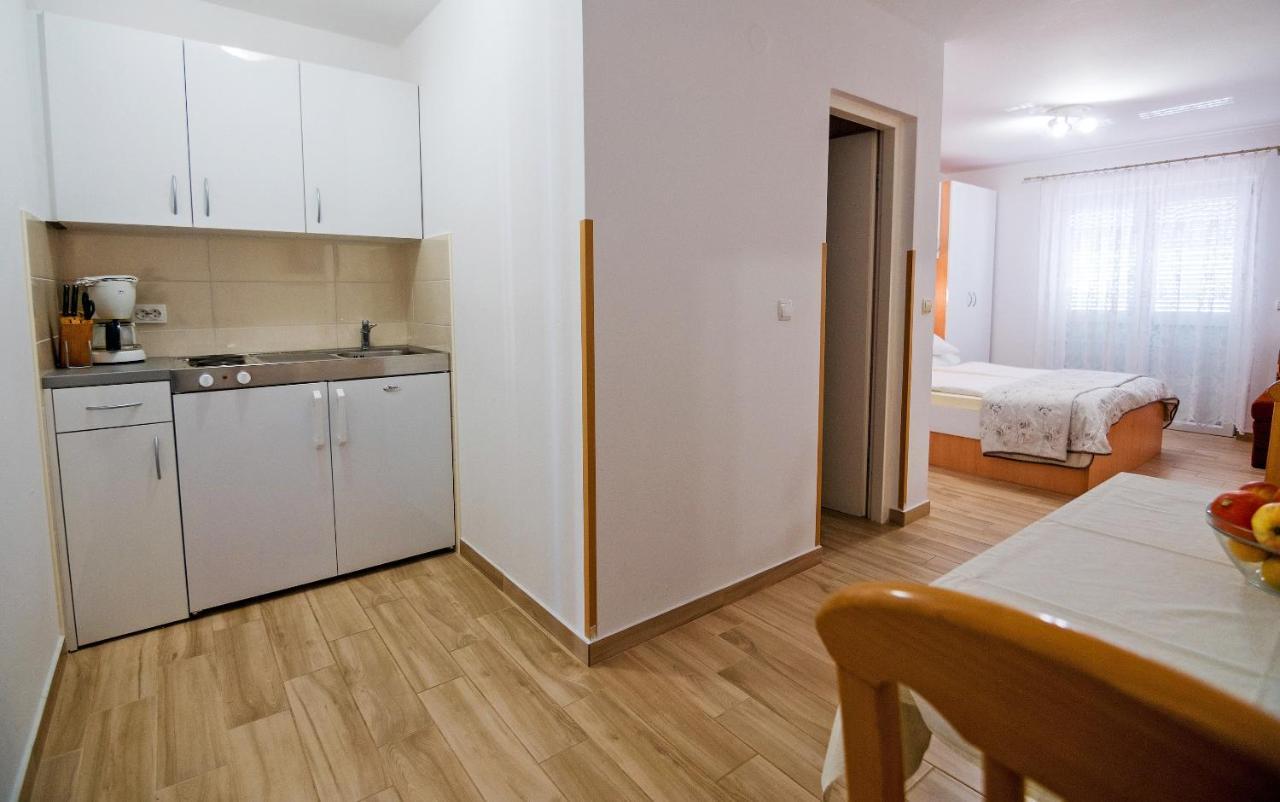 Apartments Bene Banjol Exterior foto