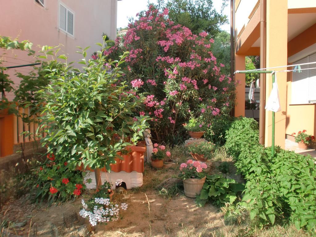 Apartments Bene Banjol Exterior foto