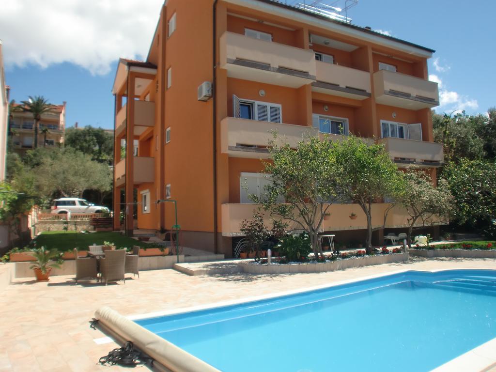 Apartments Bene Banjol Exterior foto